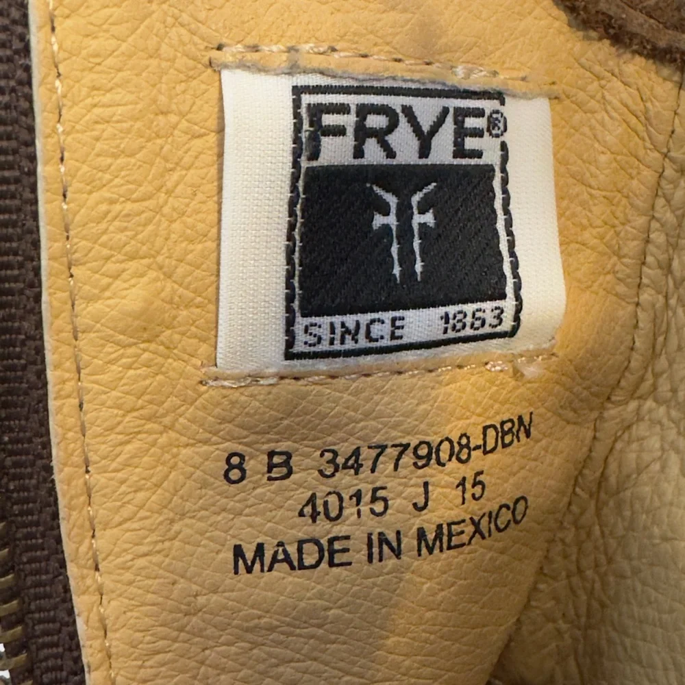 Frye Melissa Button Short Boot. Distressed leather. 8 B. Gently worn - Picture 12 of 13